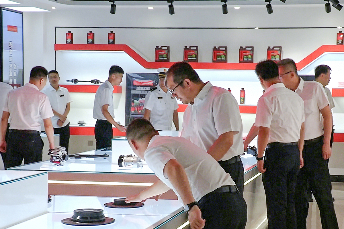 city officials visited the base&rsquo;s sample room